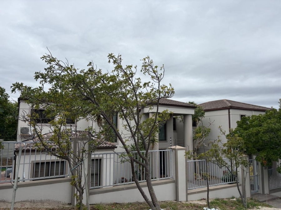 To Let 6 Bedroom Property for Rent in West Beach Western Cape